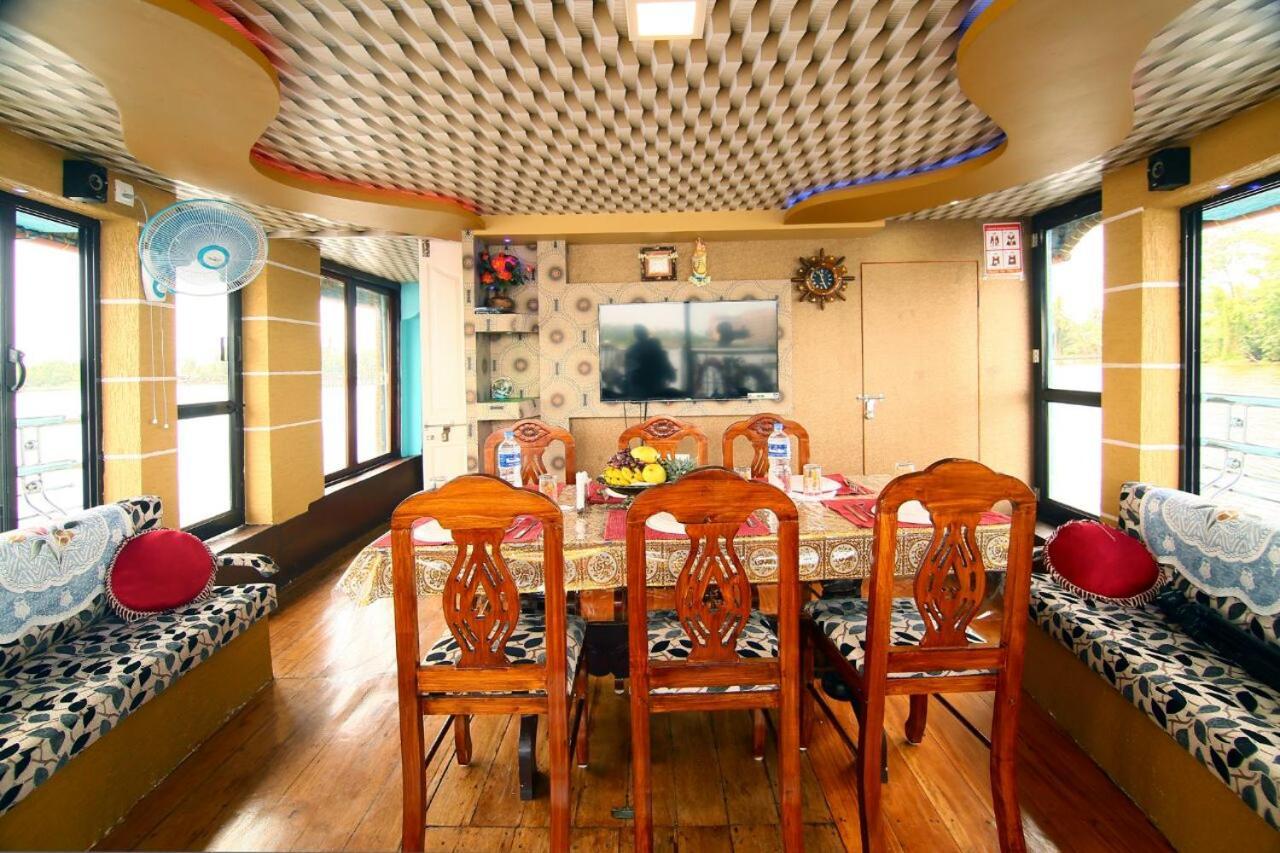Marari Houseboat Hotel Mararikulam Exterior photo